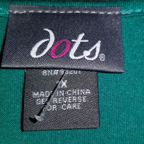 Green sequines sleeveless top - Picture 2 of 5